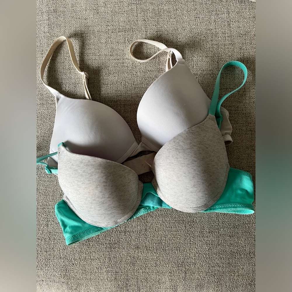 2 Victorias Secret Pink Wear Everywear Push up Bras